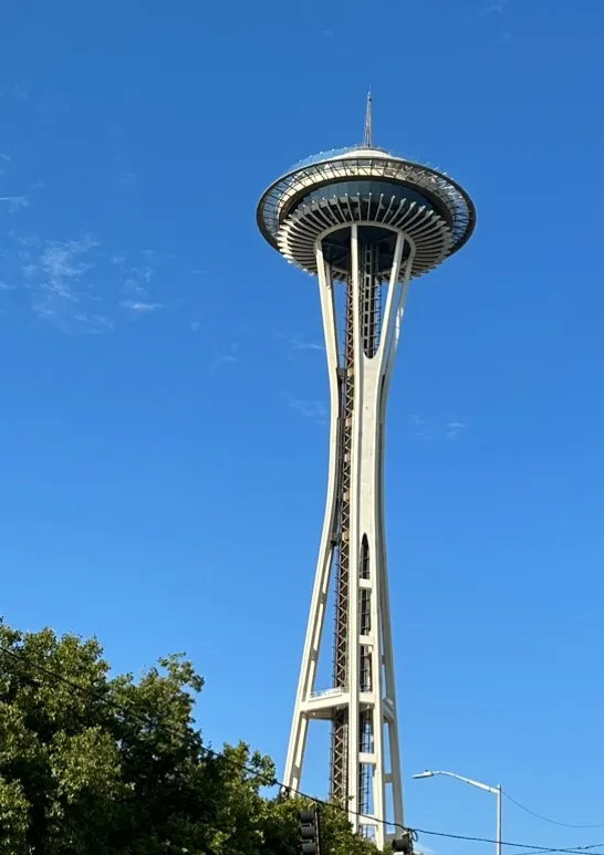 太空針塔是西雅圖市最具代表的地標性建築物。（圖 by Vina)