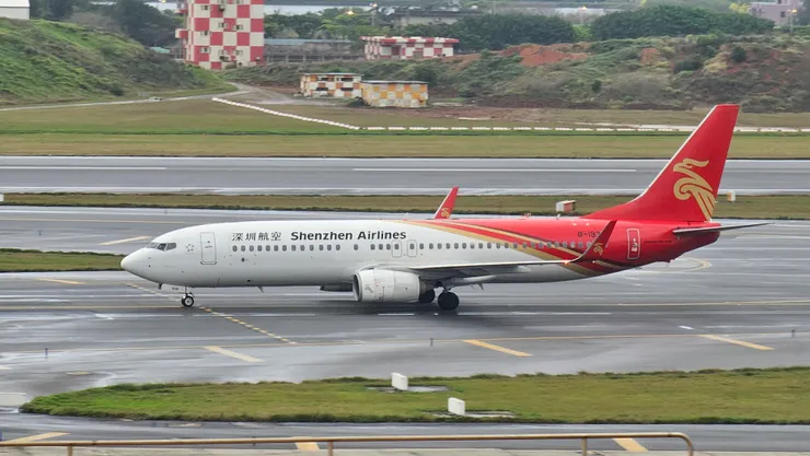 這是深圳航空的波音B737-800型客機!