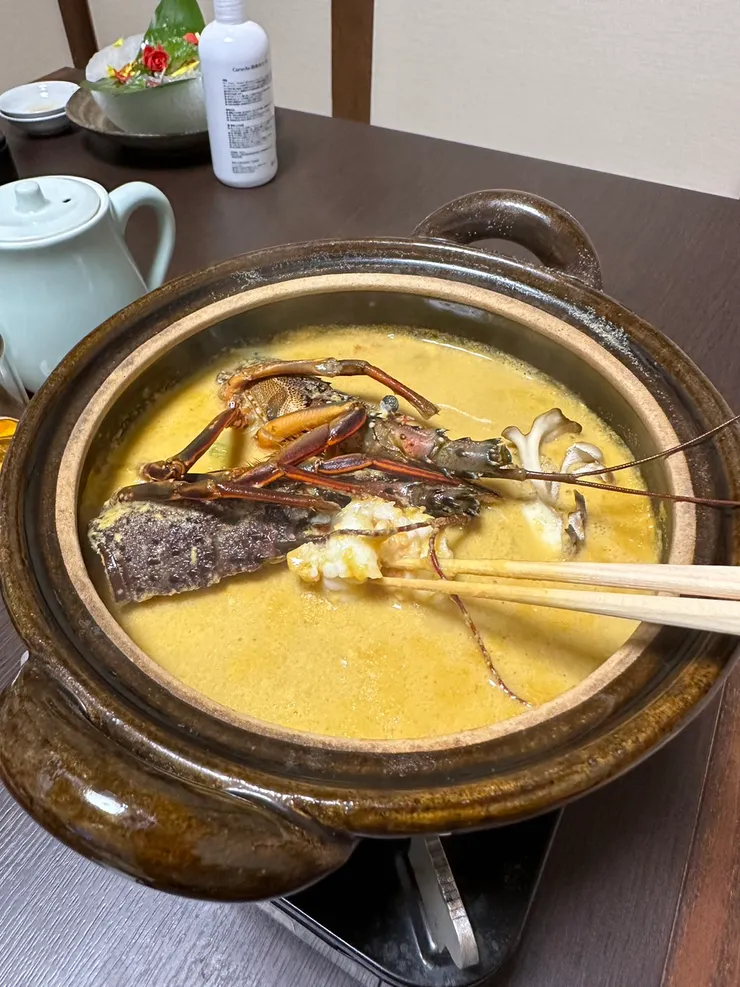 奢侈的海膽鍋底煮龍蝦！