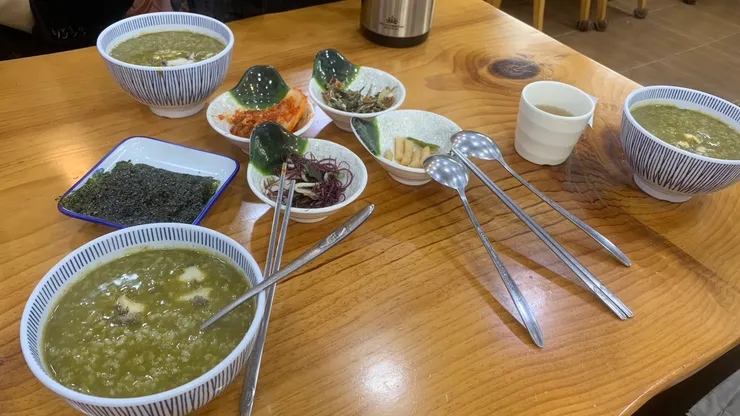 西面特色美食鮑魚粥。