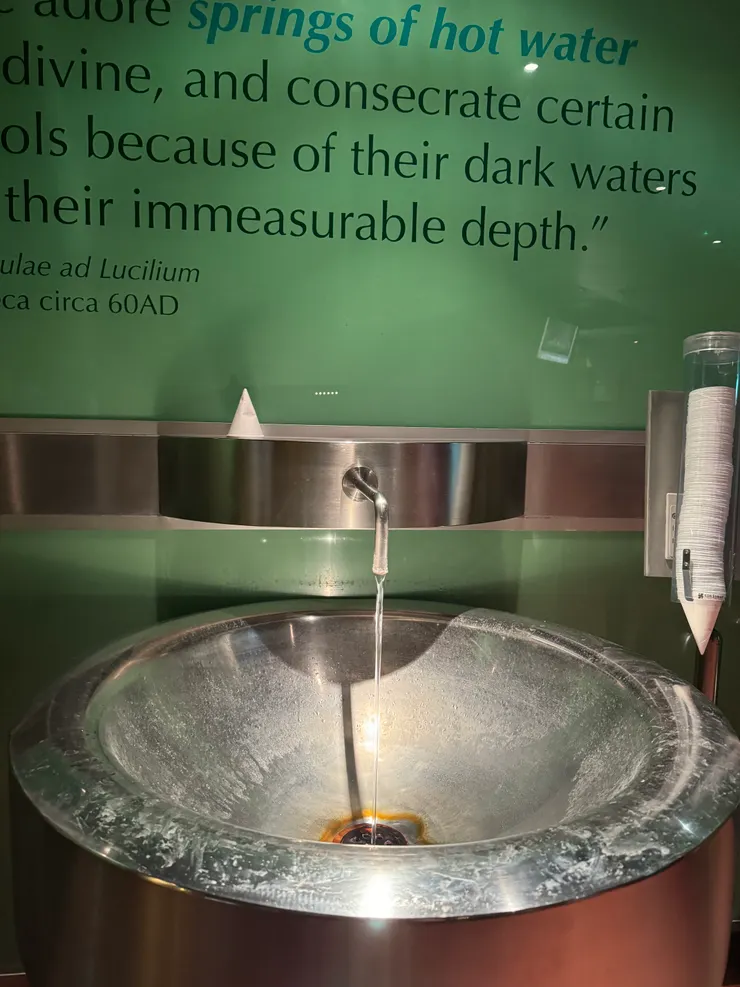 最後參觀結束還有泉水可供飲用，至於要不要喝就交給大家自行判斷