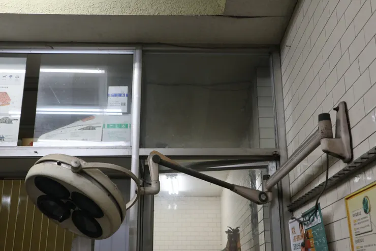 充滿舊世代感的手術燈