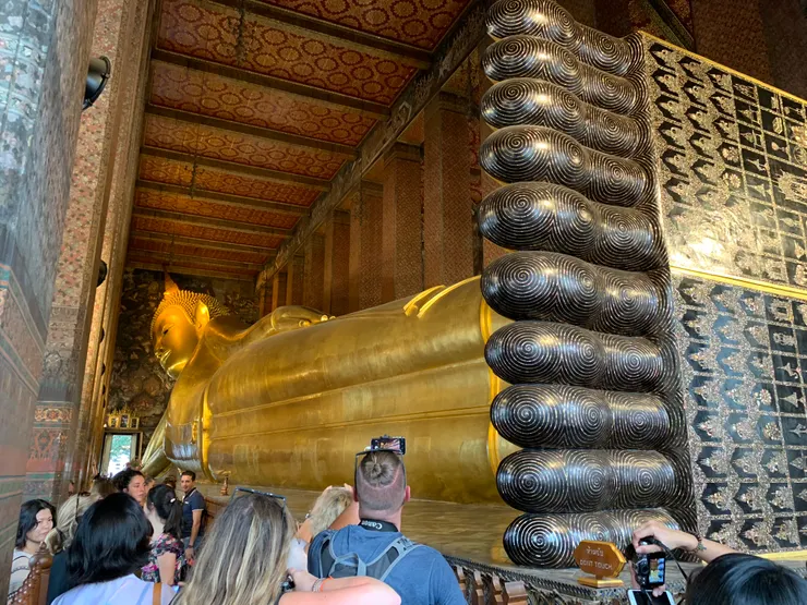 臥佛像超大超壯觀，令人讚嘆