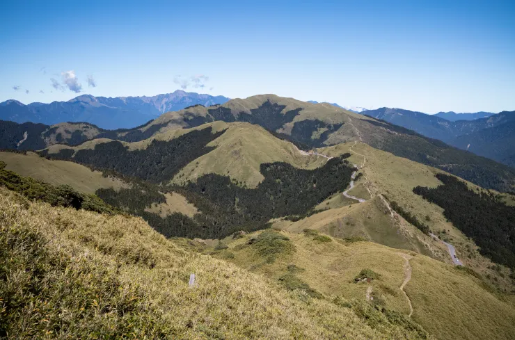 合歡東峰山腰展望合歡北峰與雪山