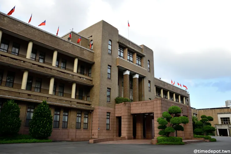 行政院大樓外觀線條簡潔是十分典型的1930年代建築風格