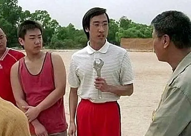 身為一個汽車維修員，身上帶著扳手和鐵鎚是非常合理的。 ( 來自電影《少林足球》的經典台詞 )