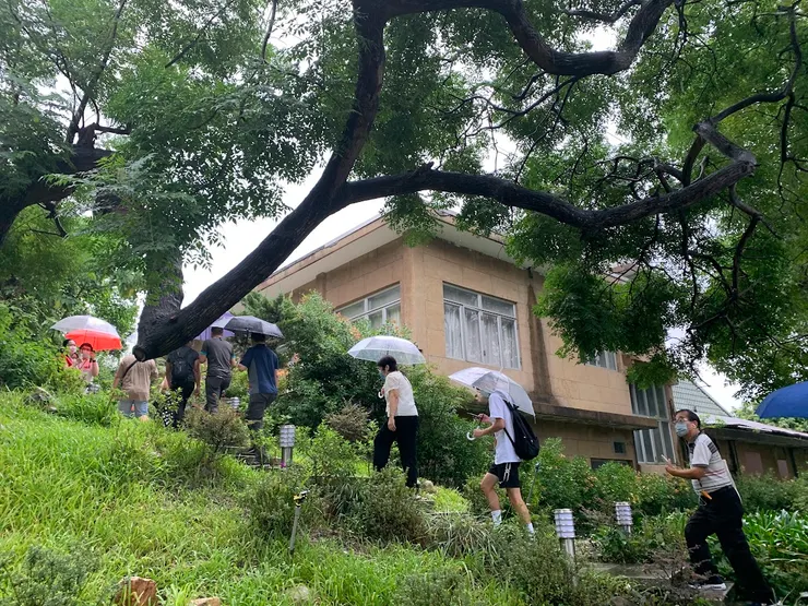 拾階而上，往孔二小姐故居