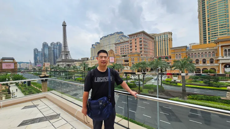 我身後就是澳門巴黎人的艾菲爾鐵塔!