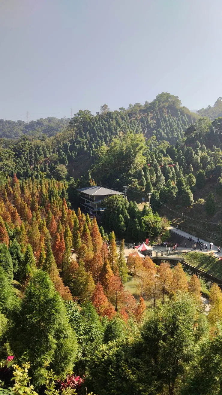 走累了可以在休息涼亭中休息、買飲料、滷味。