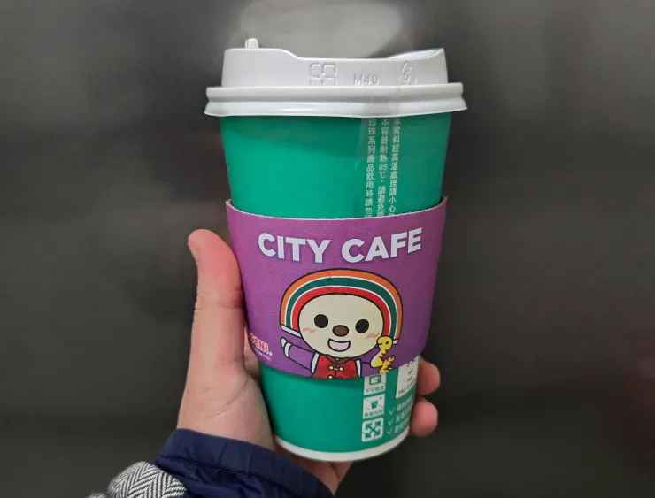 跟全家的不同，7-11的有附贈杯套