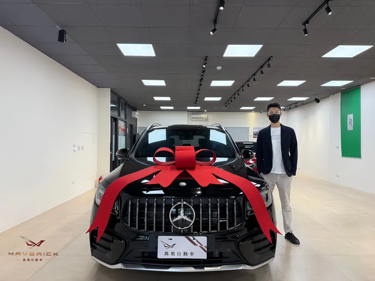 北市科技業車主 Andrew 換購 2024 AMG GLB35，完整交車流程公開！從選車洽談、原廠保養、隔熱紙施工到交車細節，一次了解外匯車交付的專業與安心。