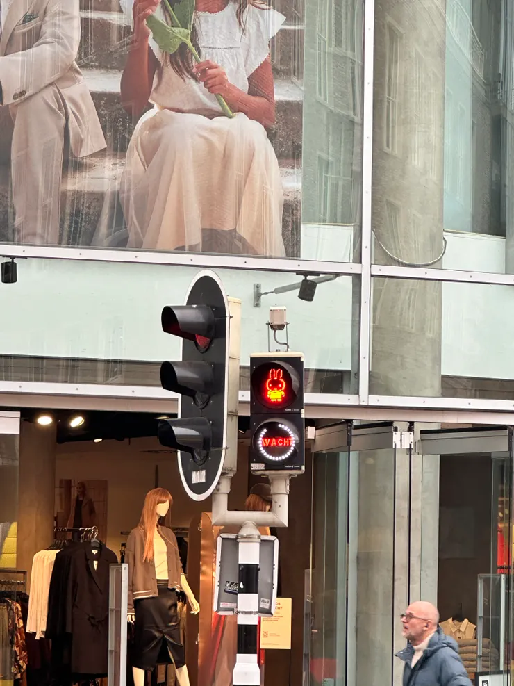 Miffy紅綠燈,拍了一張敷衍踩點照。