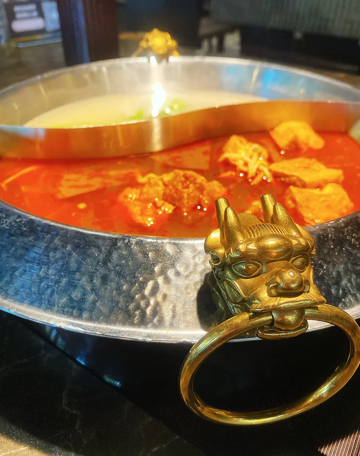 內湖火鍋推薦│柳記螺螄粉火鍋，訂位即送海鮮，當月壽星滿額霸氣贈送海鮮塔