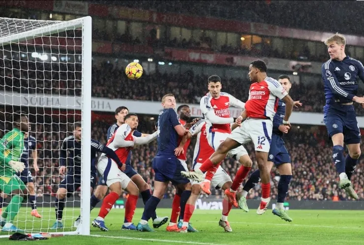 添巴頭槌破網助阿仙奴領先1:0