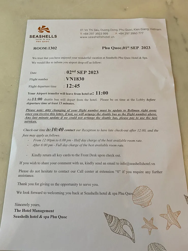 飯店貼心的通知明天接駁到機場的時間