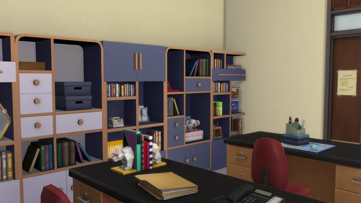 這位老師的桌上有電話。