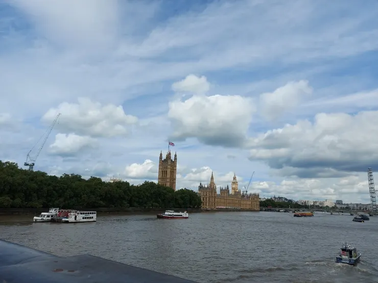 另一角度的大笨鐘