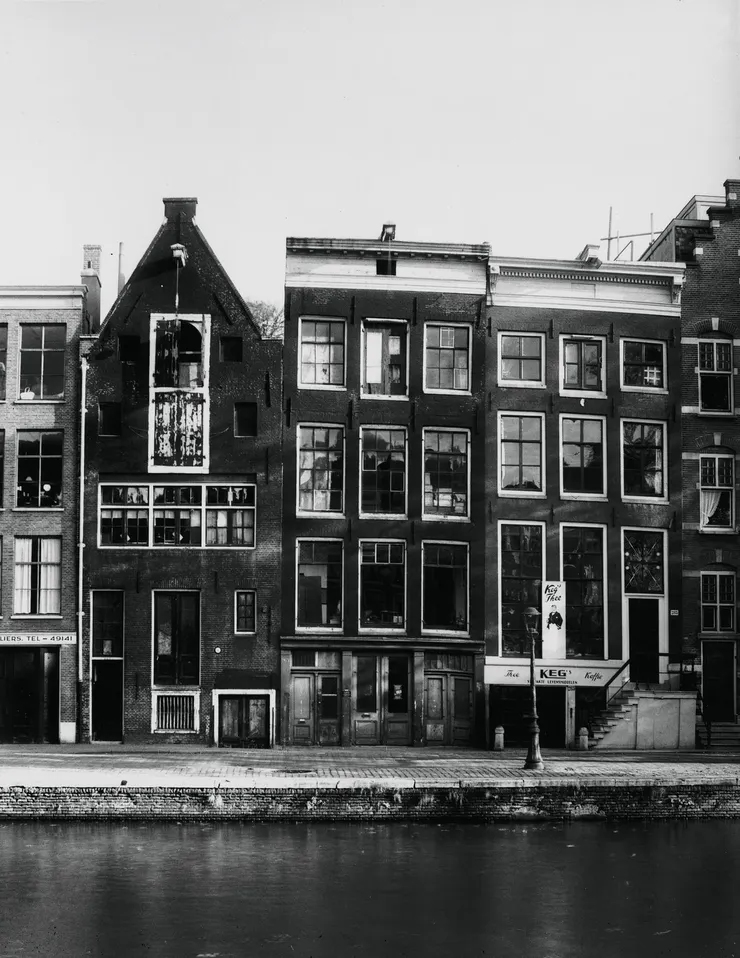 王子運河二六三號 (https://www.annefrank.org/en/anne-frank/go-in-depth/history-secret-annex/)