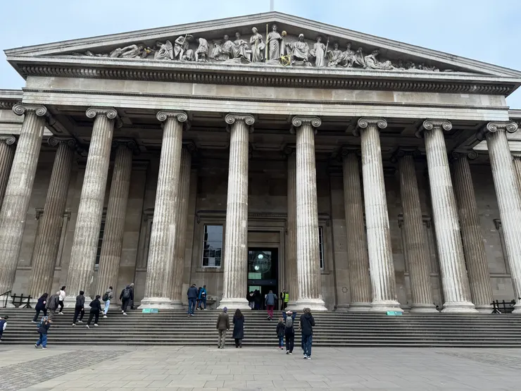 安檢之後就來到主建築門口