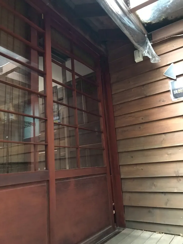 進入廁所要先脫鞋