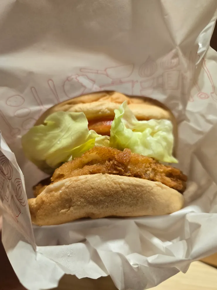 柚香胡麻豬排堡看起來大實際小