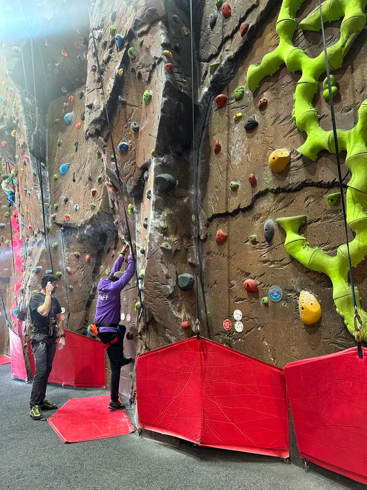 北島鄉下地方只有自動確保的攀岩館