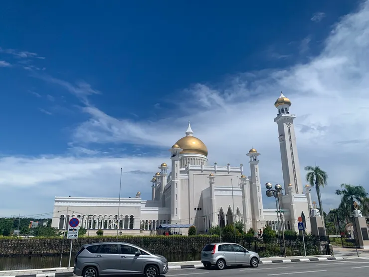 Masjid Omar 'Ali Saifuddien清真寺。