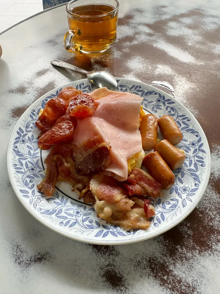 兩顆蛋加四種料，一次吃到所有配料