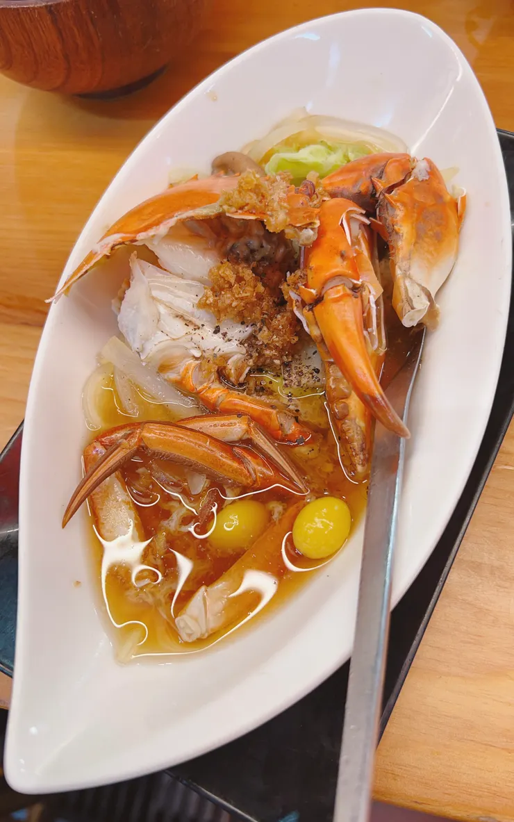 蒸螃蟹,因為我不愛需要動手動腳的食物,所以我沒吃XD