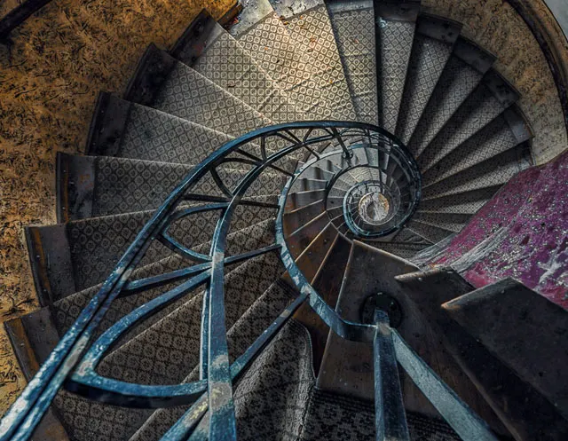 https://unwire.hk/2014/12/22/spiral-staircases-old-abandoned-buildings/dc/photogism/