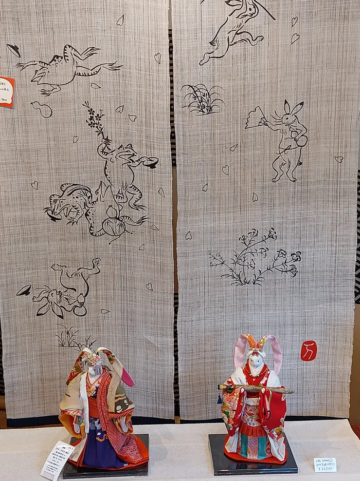 在其中一間禮品店發現的兔子娃娃，蠻可愛的