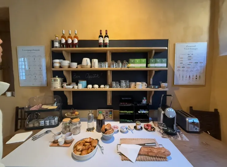 放上餐點的餐檯