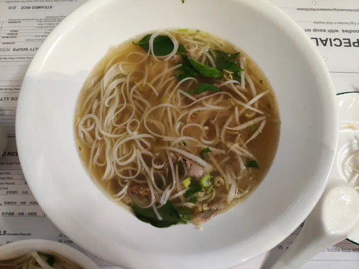 分了兩小碗後，XL大碗裡還有不少粉