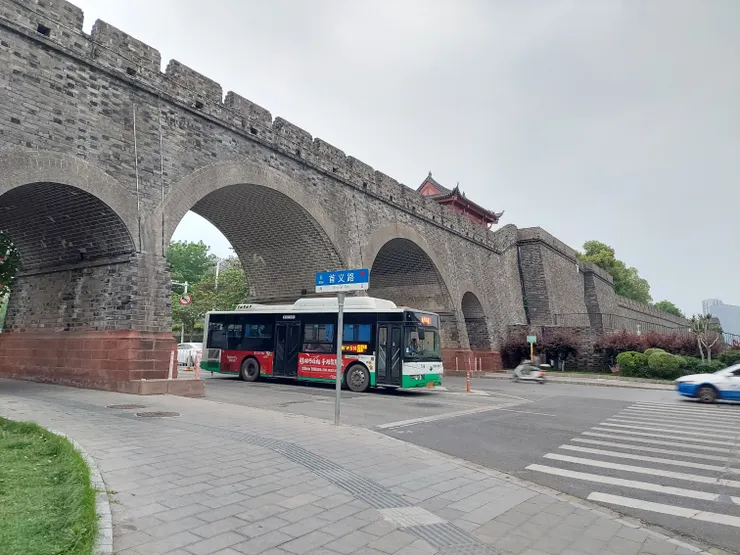 起義門及楚望台。