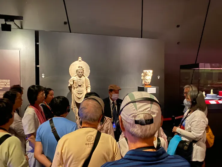 很有型的南院導覽大哥