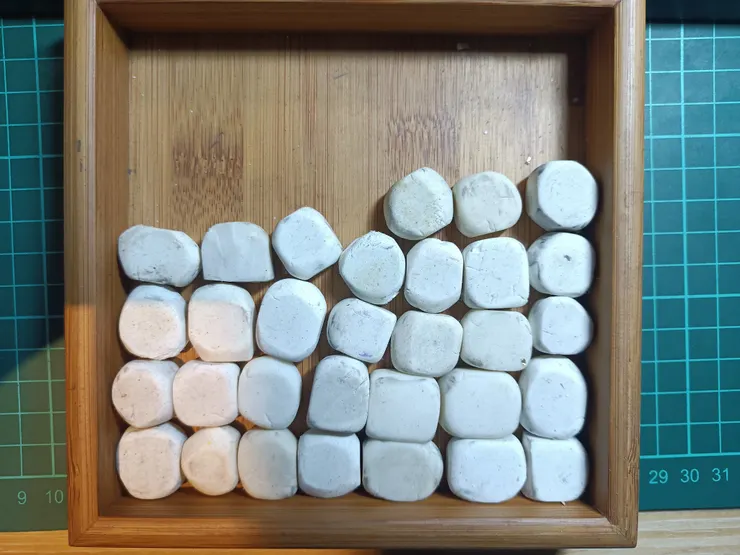 躺在格子裡的橡皮擦,可愛吧!