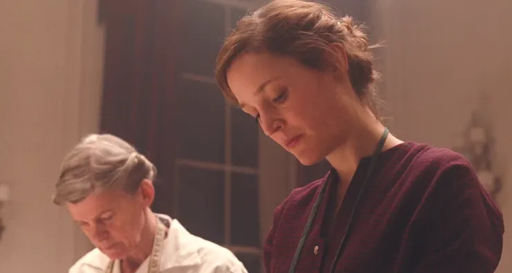 拾起針線的Alma，已非最初只能配合愛人的女孩