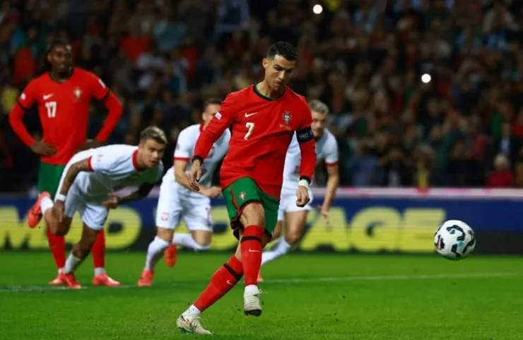 C.朗拿度主射十二碼球入網