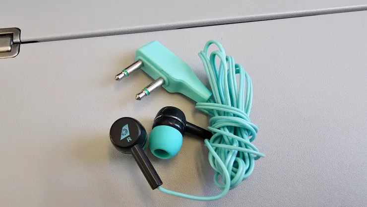 長榮航空經濟艙耳機的顏色好可愛!好像Tiffany綠!