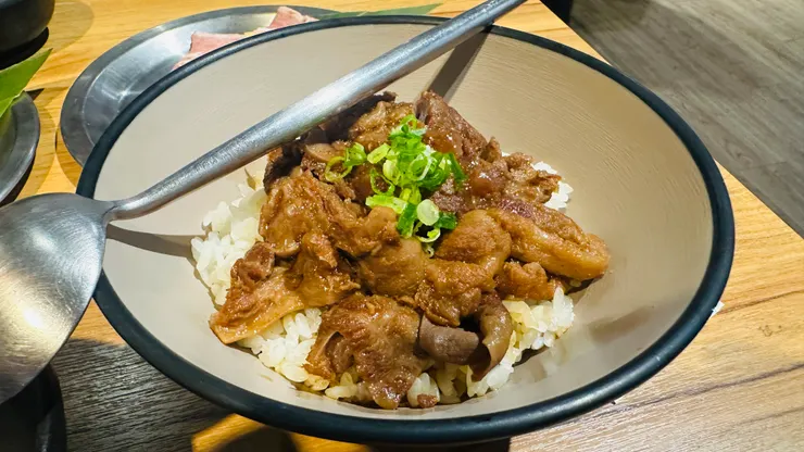 唇齒留香的牛筋丼飯