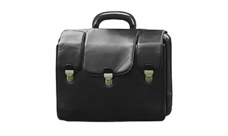 【附圖：football 一字的另義：Nuclear football (核足球) 或 Nuclear briefcase (核公事包) / 圖片採自 Wikipedia】