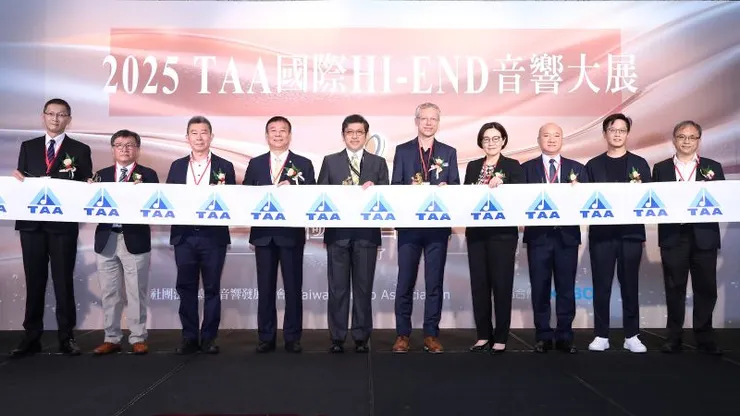 ▲2025 TAA國際HI-END音響大展正式開展，TAA臺灣音響發展協會理事長施孝棣攜與會貴賓共同剪綵。