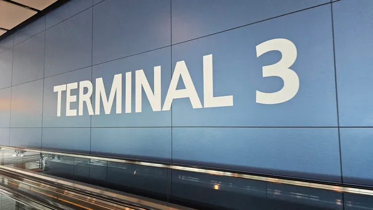 長榮航空和中華航空都是使用新加坡樟宜機場的第三航廈!