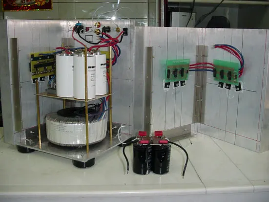 圖七 這是換下來的台灣製電容與裝上的 RIFA 電容