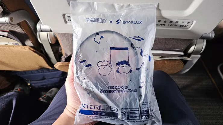 星宇航空史努比包裝的可愛耳機!