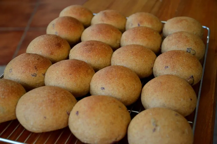 加了有機乾燥玫瑰花瓣的餐包