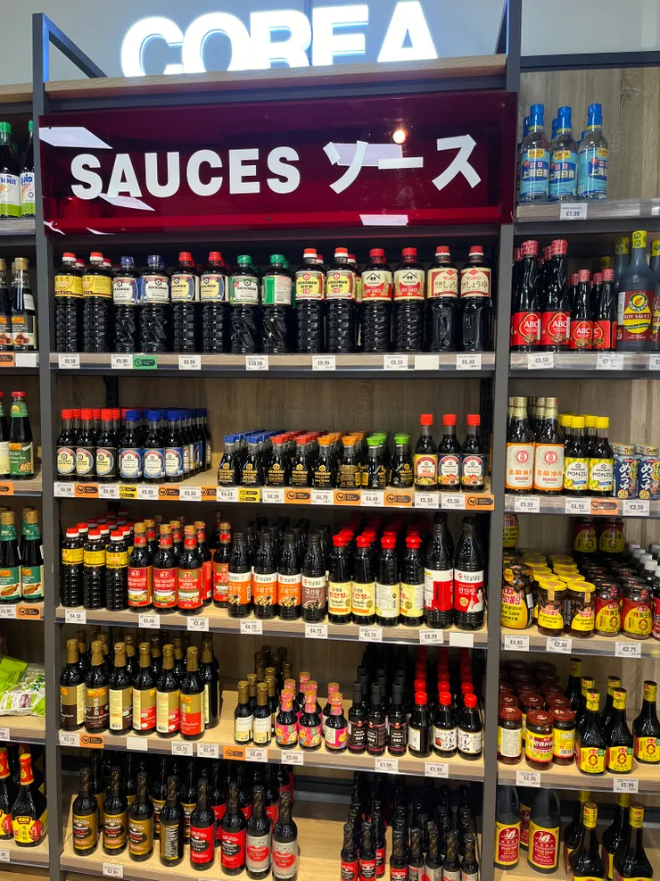 光醬油的選擇就有一整櫃! 感人~~