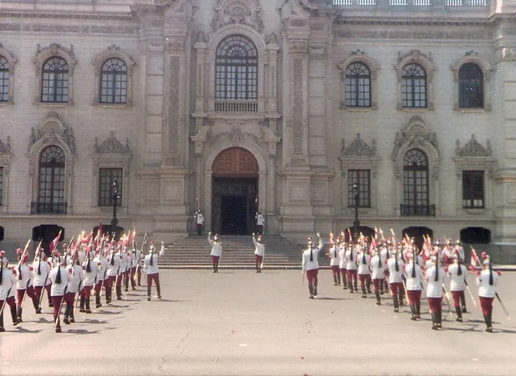 秘魯共和國總統近衛隊涅托元帥騎兵團換崗龍騎兵衛隊