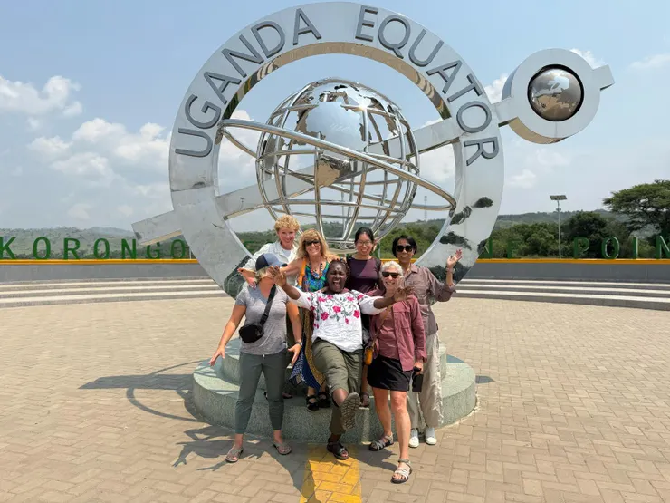 烏干達橫跨赤道,赤道地標有二,一在Kikorongo(近伊莉莎白女王國家公園),一在Kayabwe(近Masala),此為前者。