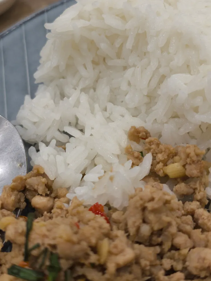 主食是泰國米，店哪有清雞湯免費供應